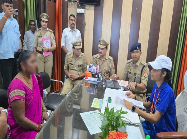 एक दिन की बनीें एसीपी छात्रा आन्या ने  सुनी फरियाद