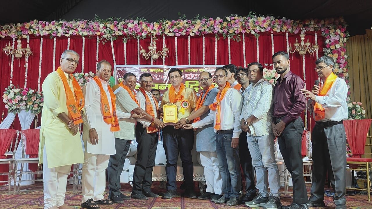 *समाज एवं राष्ट्र के उत्थान में महत्वपूर्ण भूमिका निभाता है सन रोज संस्थान- डॉ सौरभ* *समाज एवं राष्ट्र के उत्थान में महत्वपूर्ण भूमिका निभाता है सन रोज संस्थान- डॉ सौरभ*