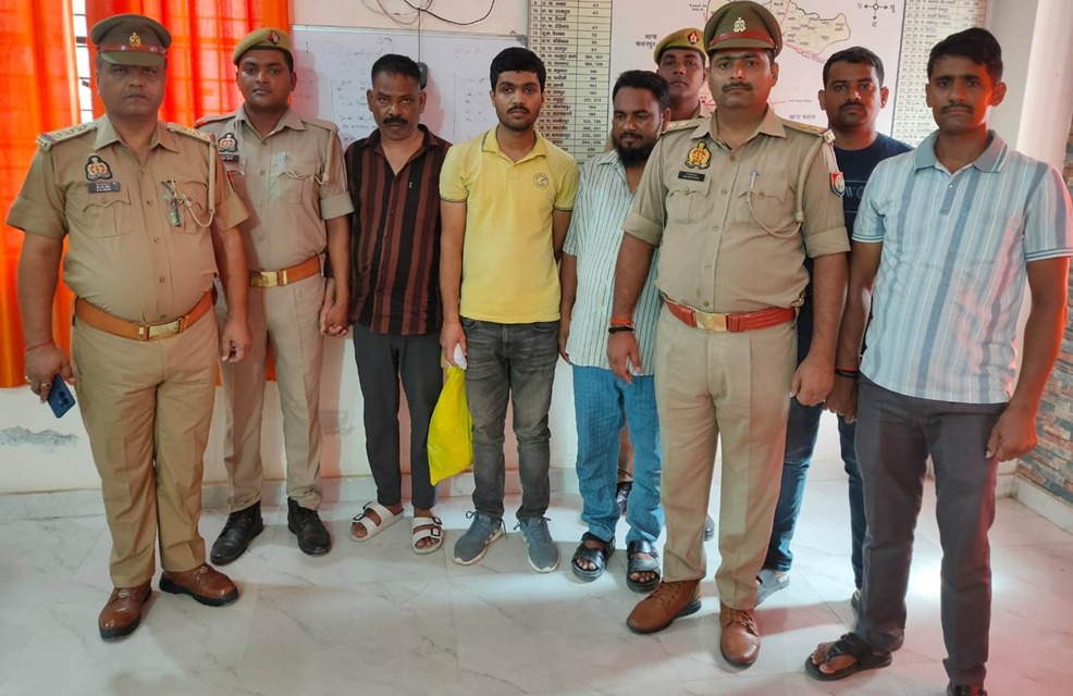 गिरफ्तार आरोपी पुलिस अभिरक्षा में
