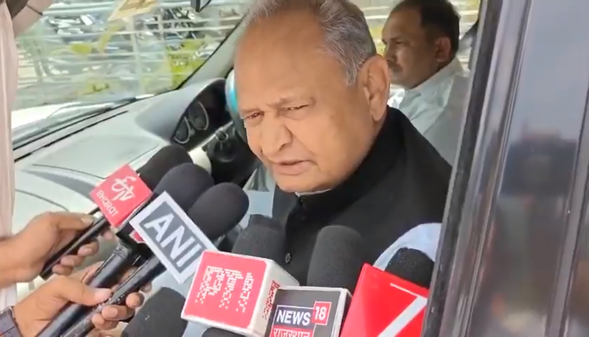 गहलोत का भाजपा पर हमला: मणिपुर की हिंसा, वांगचुक की गिरफ्तारी और कन्हैयालाल हत्याकांड पर केंद्र सरकार को घेरा गहलोत का भाजपा पर हमला: मणिपुर की हिंसा, वांगचुक की गिरफ्तारी और कन्हैयालाल हत्याकांड पर केंद्र सरकार को घेरा