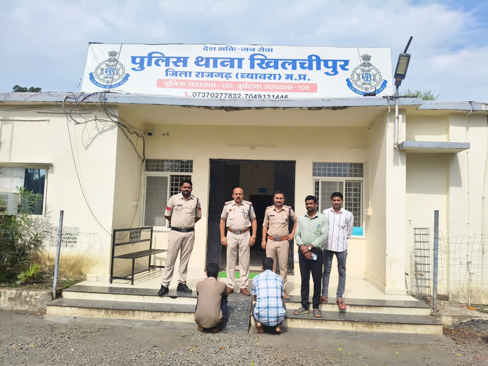 अधिक का गबन करने वाले दो व्यापारी गिरफ्तार अधिक का गबन करने वाले दो व्यापारी गिरफ्तार