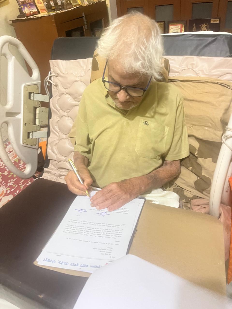 गोरक्षपीठ के वर्तमान सहित तीन पीठाधीश्वरों के सानिध्य में कार्य करने वाले विरले लोगों में शामिल रहे पूर्व कुलपति* गोरक्षपीठ के वर्तमान सहित तीन पीठाधीश्वरों के सानिध्य में कार्य करने वाले विरले लोगों में शामिल रहे पूर्व कुलपति*