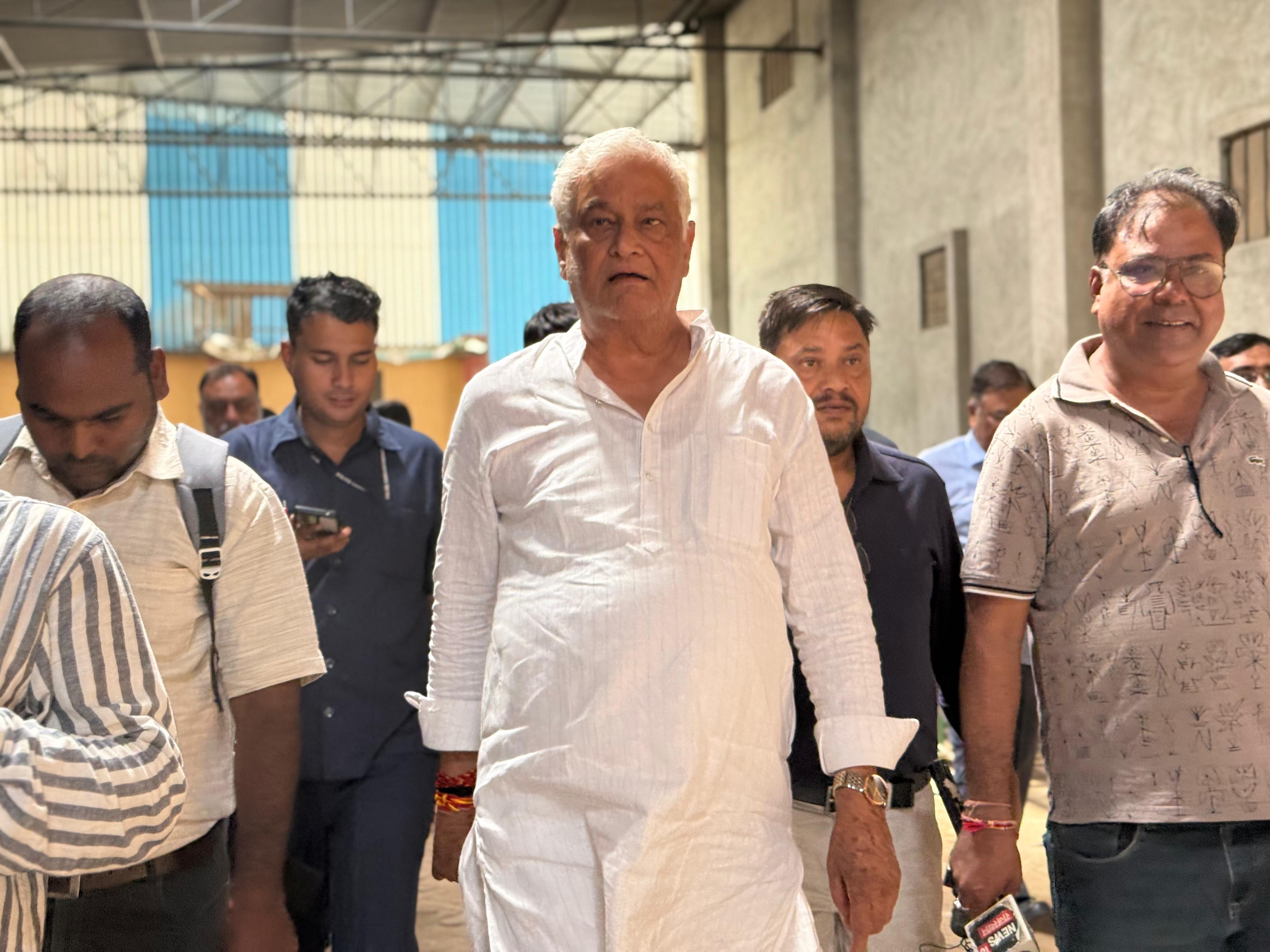 कृषि मंत्री किरोड़ी लाल मीणा ने किया बीज कंपनियों की गड़बड़ियों का भंडाफोड़ कृषि मंत्री किरोड़ी लाल मीणा ने किया बीज कंपनियों की गड़बड़ियों का भंडाफोड़