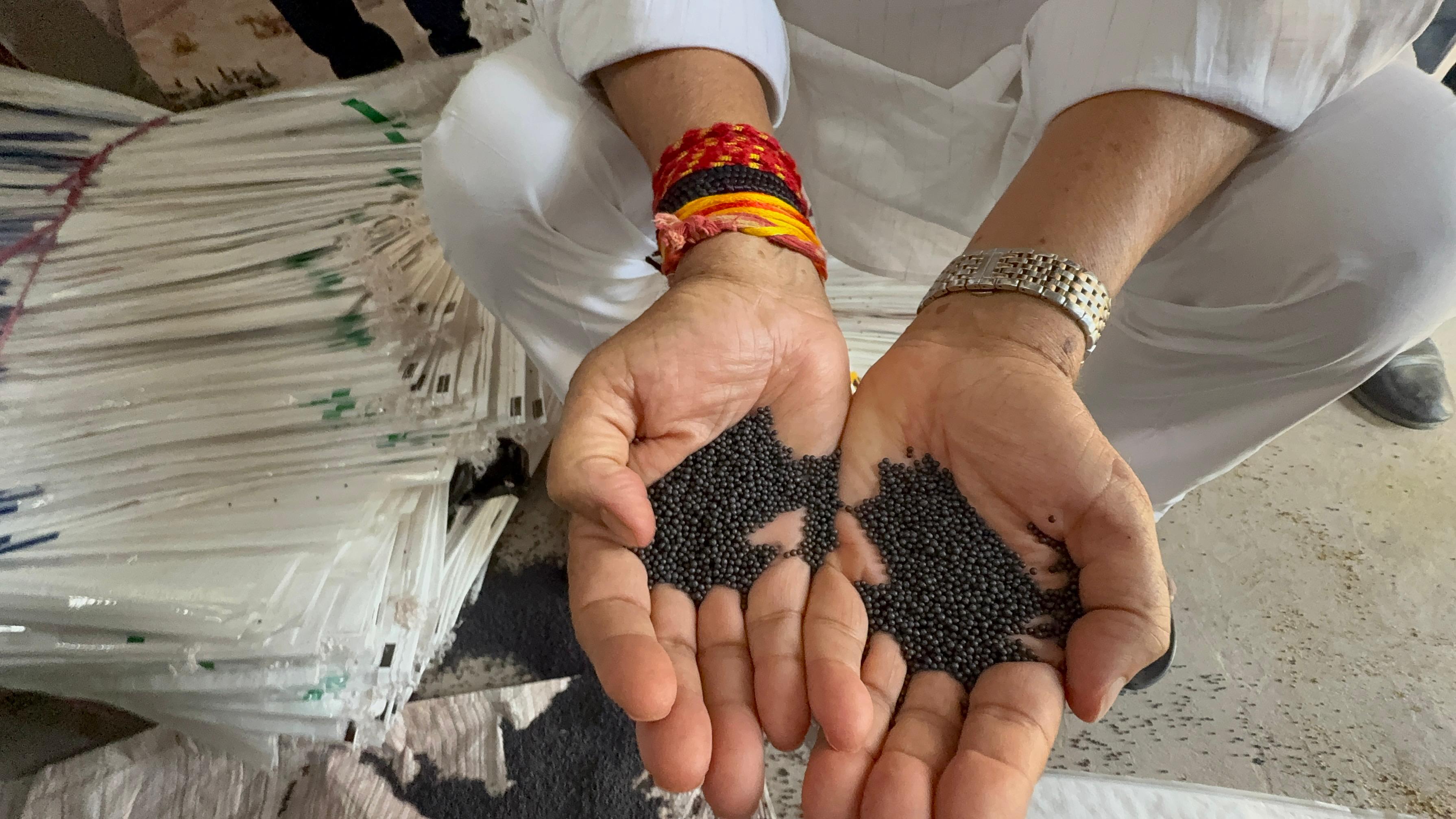 कृषि मंत्री किरोड़ी लाल मीणा ने किया बीज कंपनियों की गड़बड़ियों का भंडाफोड़ कृषि मंत्री किरोड़ी लाल मीणा ने किया बीज कंपनियों की गड़बड़ियों का भंडाफोड़