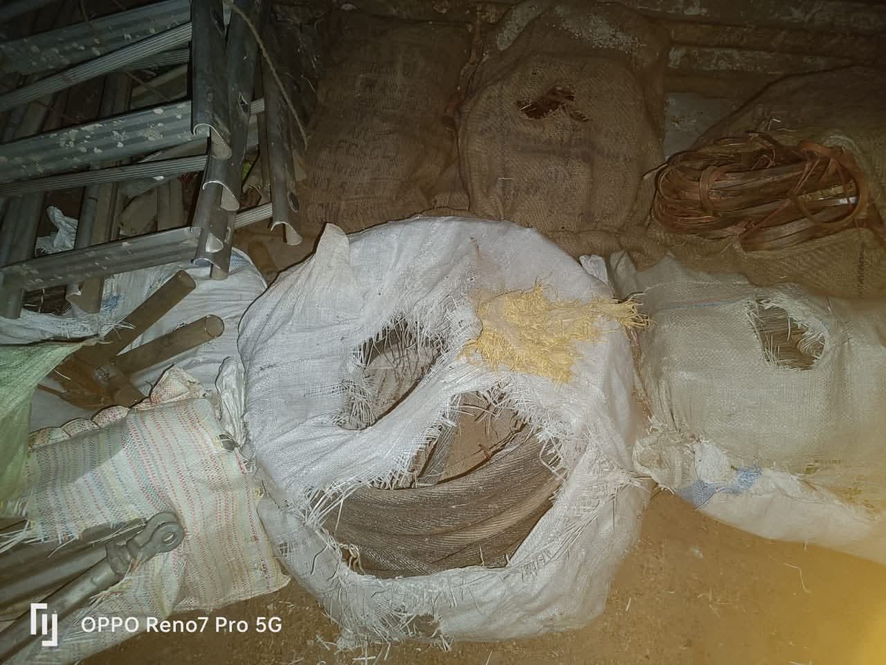 ट्रक से चोरी का सामान बराबर, दो गिरफ्तार