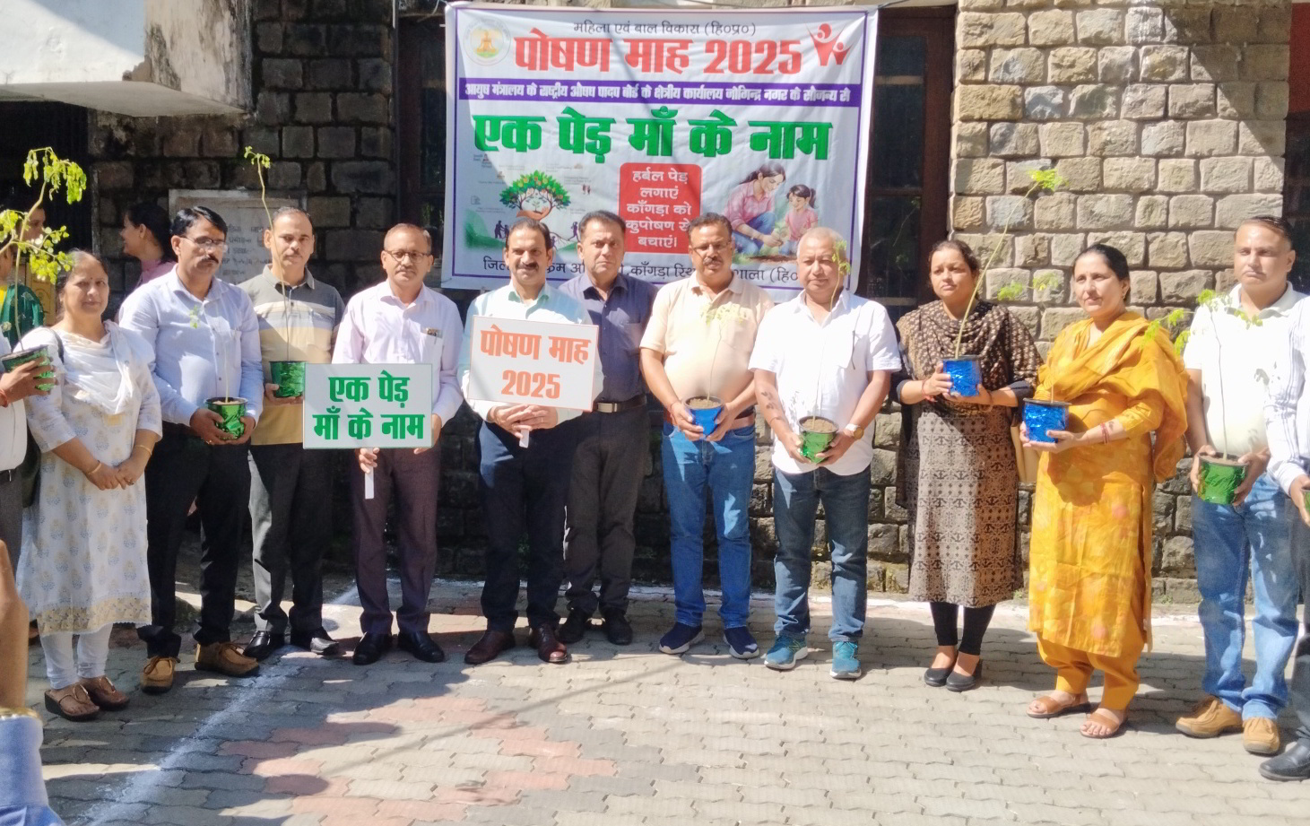 कार्यक्रम के दौरान एडीसी और अन्य। कार्यक्रम के दौरान एडीसी और अन्य।