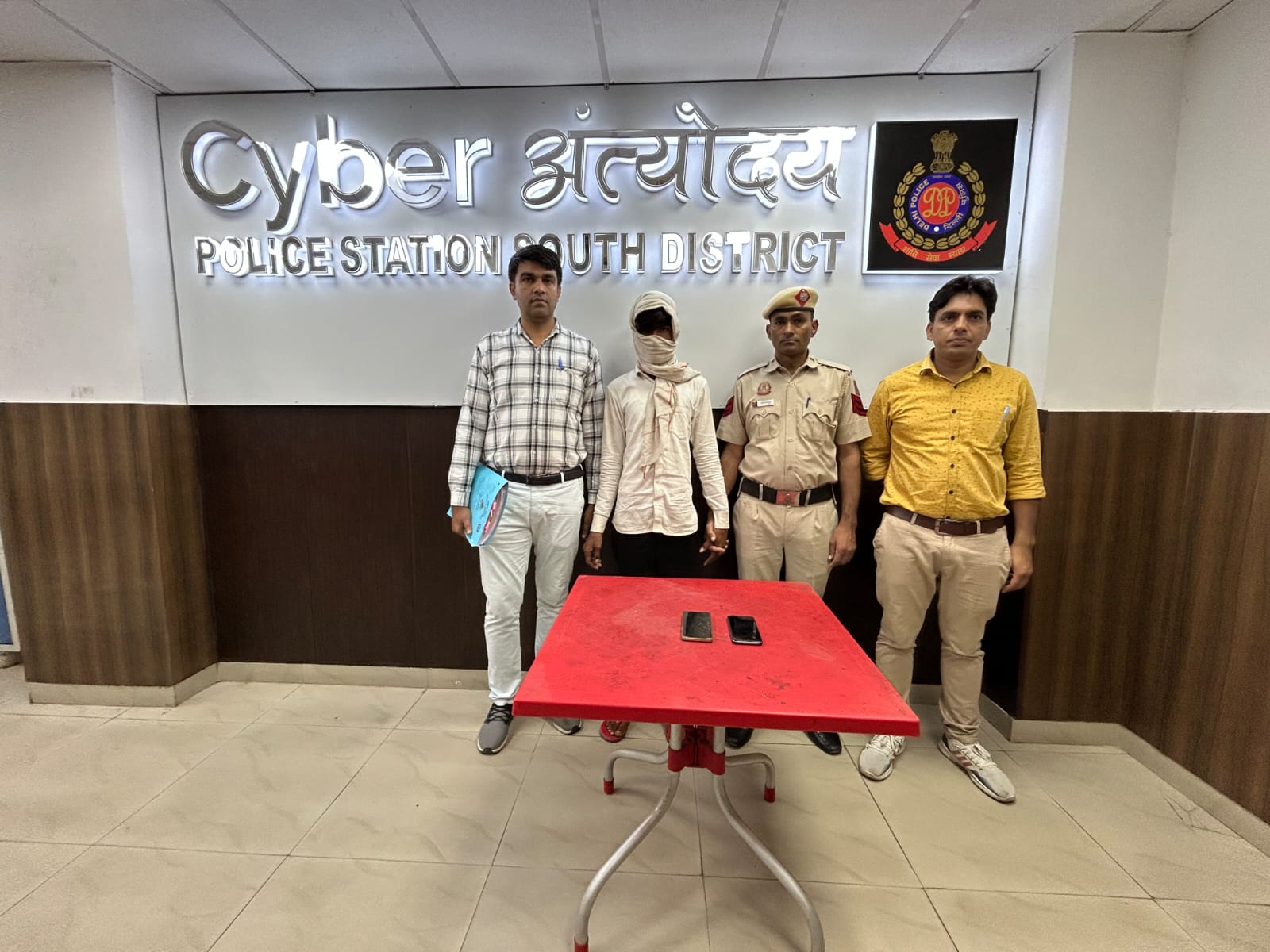 एयरफोर्स अधिकारी बनकर ठगी करने वाले आरोपित की फोटो एयरफोर्स अधिकारी बनकर ठगी करने वाले आरोपित की फोटो