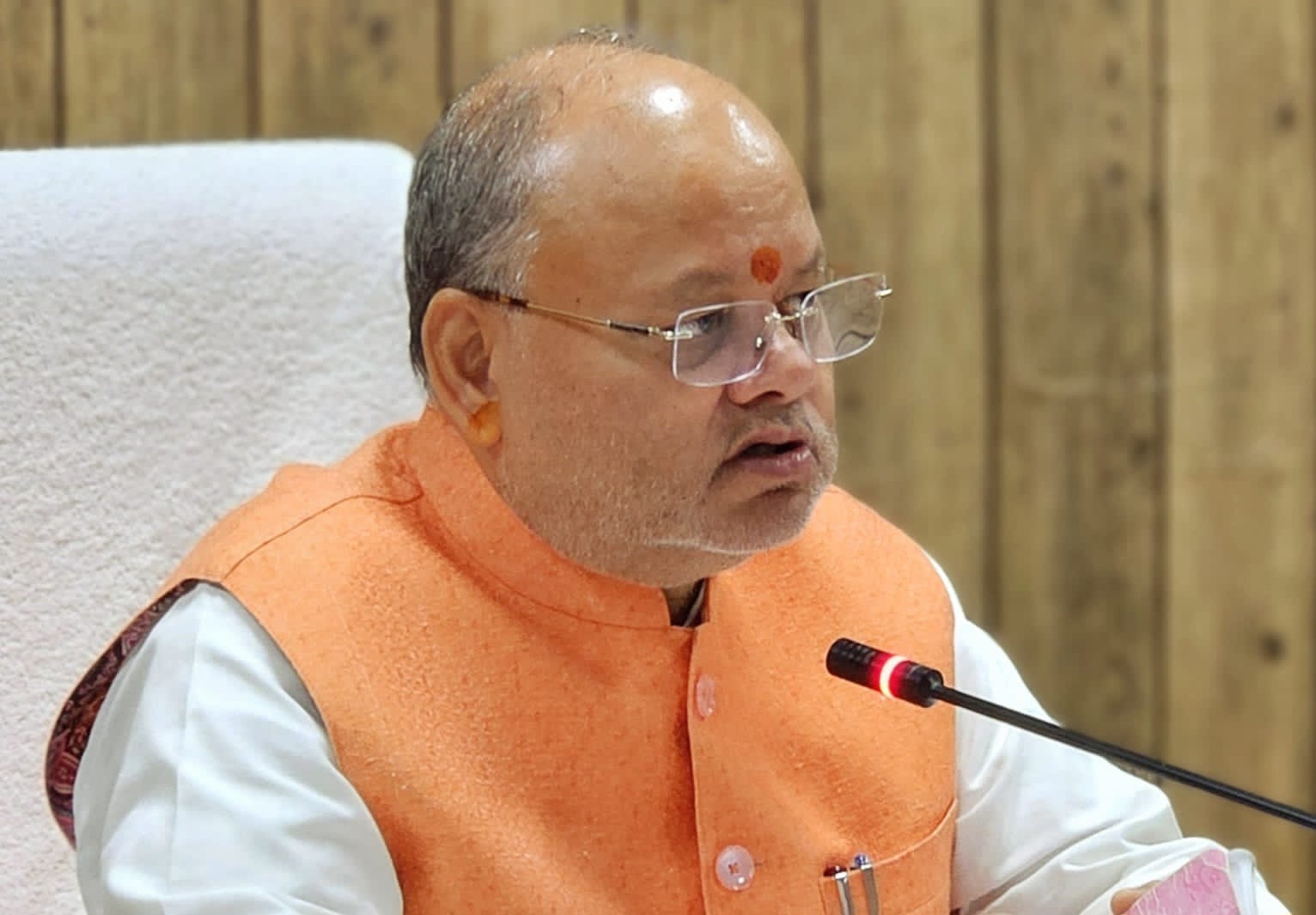 दर्जाधारी सुरेश भट्ट। दर्जाधारी सुरेश भट्ट।