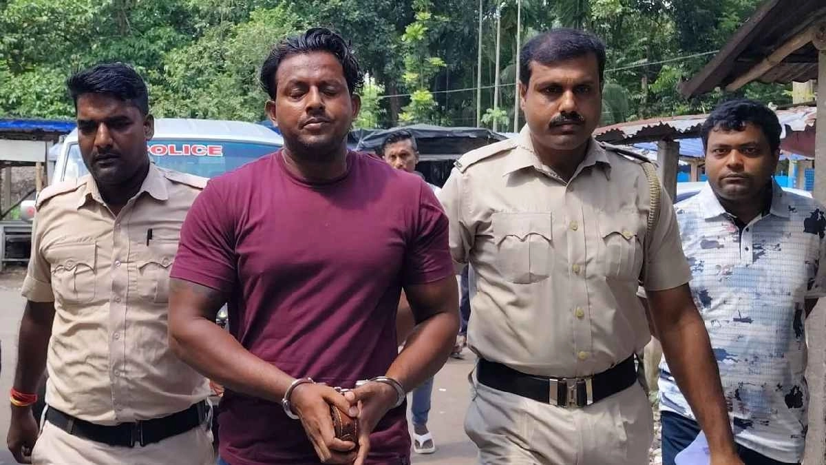 पुलिस के गिरफ्त में आरोपित पुलिस के गिरफ्त में आरोपित