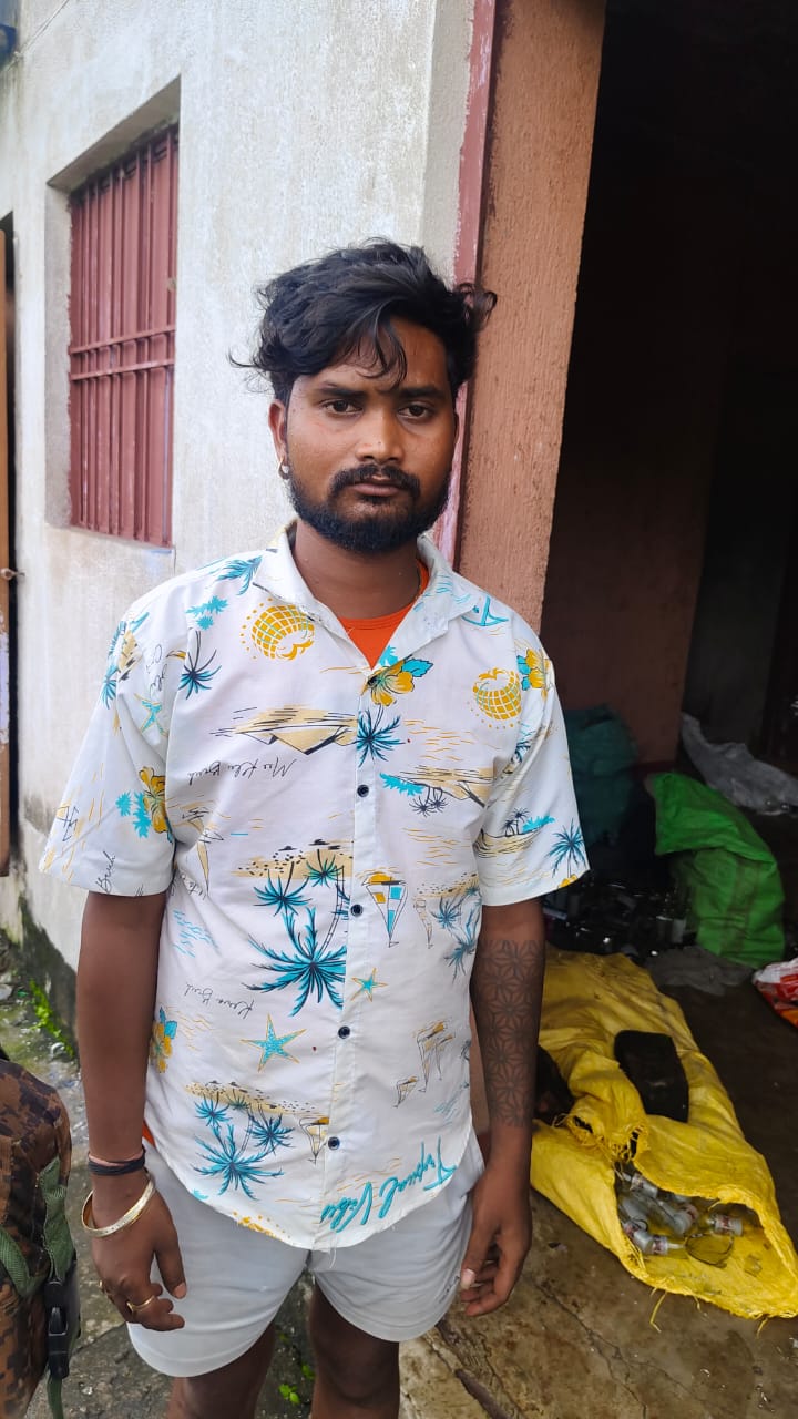 गिरफ्तार नकली शराब विक्रेता