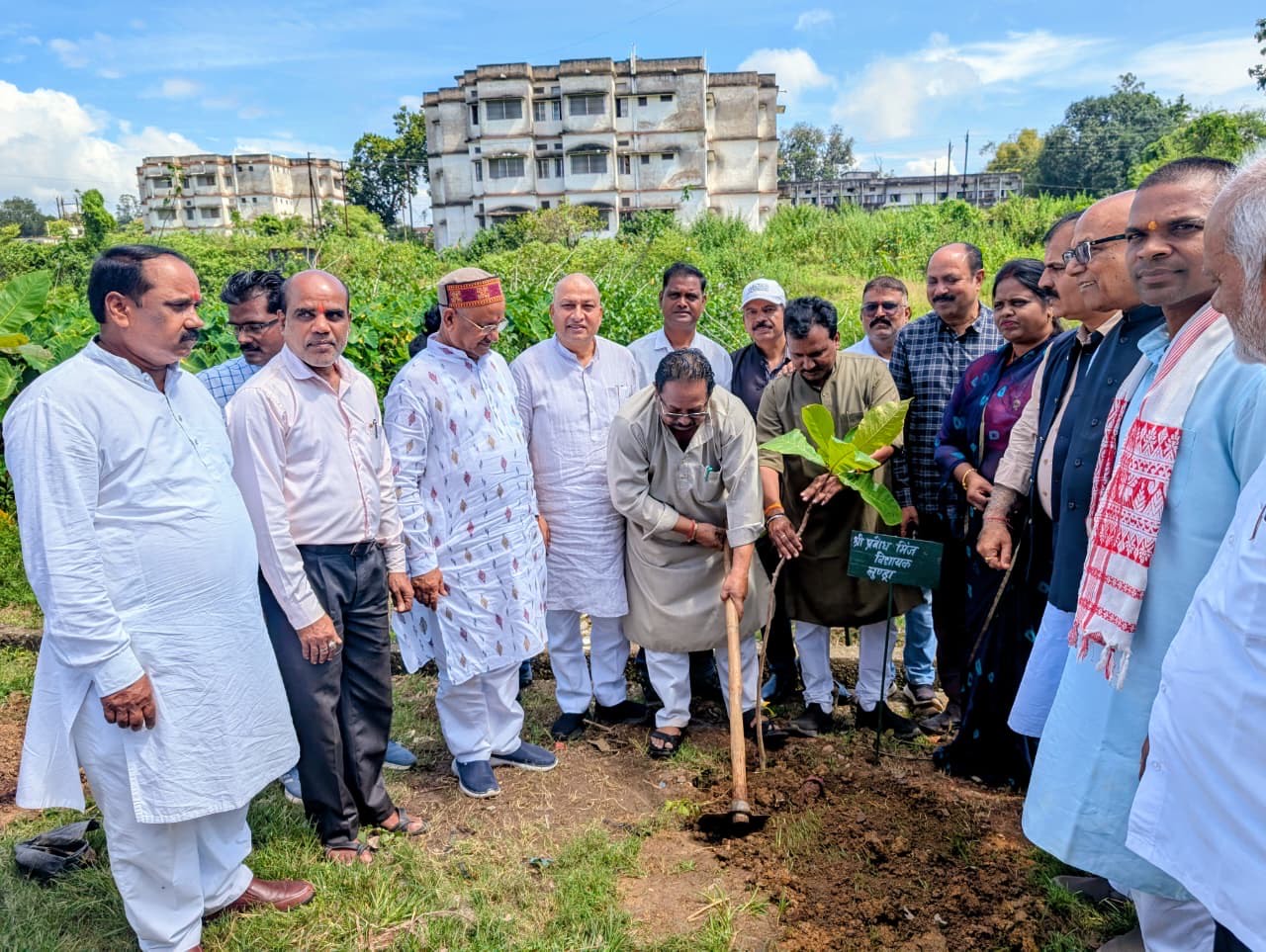 ‘एक पेड़ माँ के नाम’ अभियान ‘एक पेड़ माँ के नाम’ अभियान