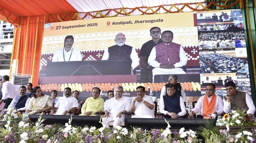 गुजरात की पहली अमृत भारत ट्रेन का सूरत से शुभारंभ गुजरात की पहली अमृत भारत ट्रेन का सूरत से शुभारंभ