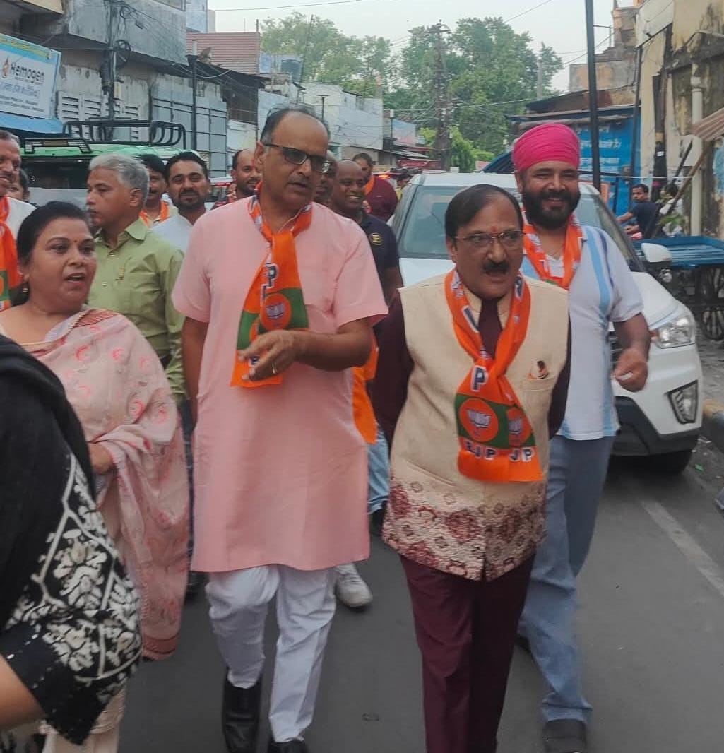 नेक्स्ट जन जीएसटी बचत उत्सव के अंतर्गत कटघर, सिविल लाइन और भोजपुर मंडल में भाजपा जनप्रतिनिधियों व्यापारियों से संवाद के दौरान महापौर विनोद अग्रवाल। नेक्स्ट जन जीएसटी बचत उत्सव के अंतर्गत कटघर, सिविल लाइन और भोजपुर मंडल में भाजपा जनप्रतिनिधियों व्यापारियों से संवाद के दौरान महापौर विनोद अग्रवाल।