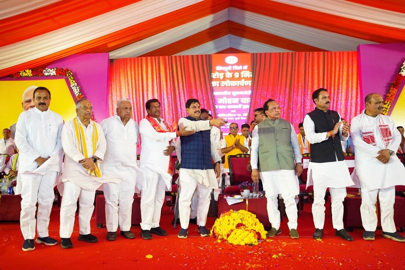 मुख्यमंत्री डॉ. मोहन यादव ने शिवपुरी जिले के नरवर में विकास कार्यों का लोकार्पण और भूमिपूजन किया