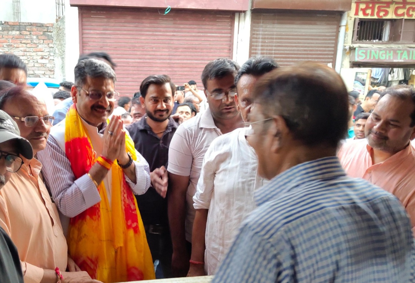 नेक्स्ट जन जीएसटी बचत उत्सव के अंतर्गत कटघर, सिविल लाइन और भोजपुर मंडल में भाजपा जनप्रतिनिधियों व्यापारियों से संवाद के दौरान नगर विधायक रितेश गुप्ता । नेक्स्ट जन जीएसटी बचत उत्सव के अंतर्गत कटघर, सिविल लाइन और भोजपुर मंडल में भाजपा जनप्रतिनिधियों व्यापारियों से संवाद के दौरान नगर विधायक रितेश गुप्ता ।