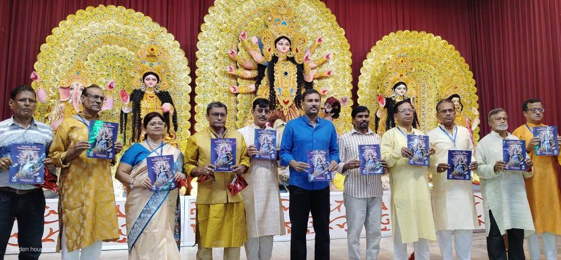 स्मरिका का विमोचन करते सुदेश महतो स्मरिका का विमोचन करते सुदेश महतो