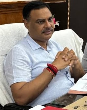 जिलाधिकारी मीरजापुर पवन कुमार गंगवार। जिलाधिकारी मीरजापुर पवन कुमार गंगवार।