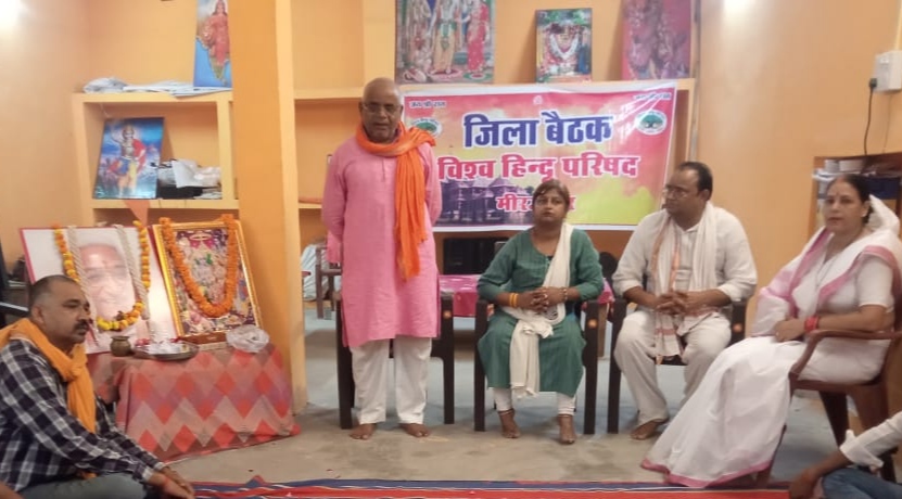कार्यक्रम को सम्बोधित करते मुख्य वक्ता विहिप जिलाध्यक्ष मातासहाय।