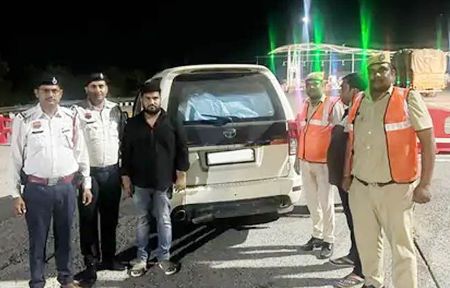 सोनीपत: सोनीपत में पुलिस टीम पटाखों से भरी कार के साथ केजीपी पर पकड़ी गई