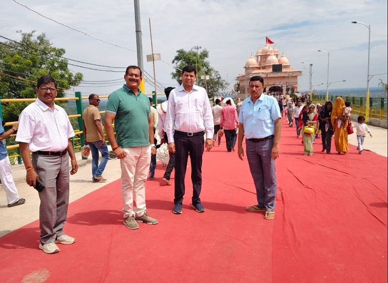 रतनगढ़ माता मंदिर पहुंचकर व्यवस्थाओं का निरीक्षण रतनगढ़ माता मंदिर पहुंचकर व्यवस्थाओं का निरीक्षण