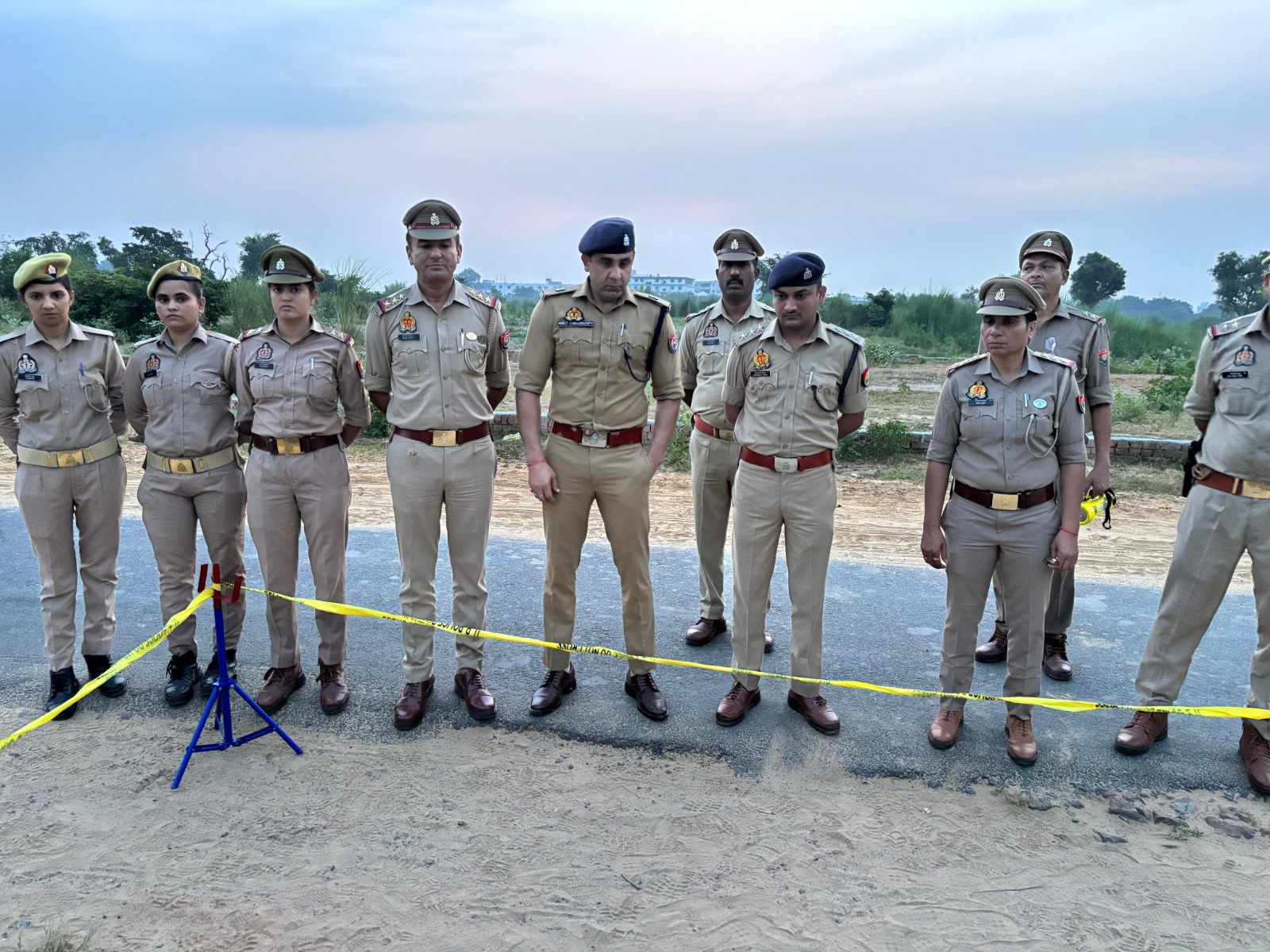 मौके पर मौजूद पुलिस