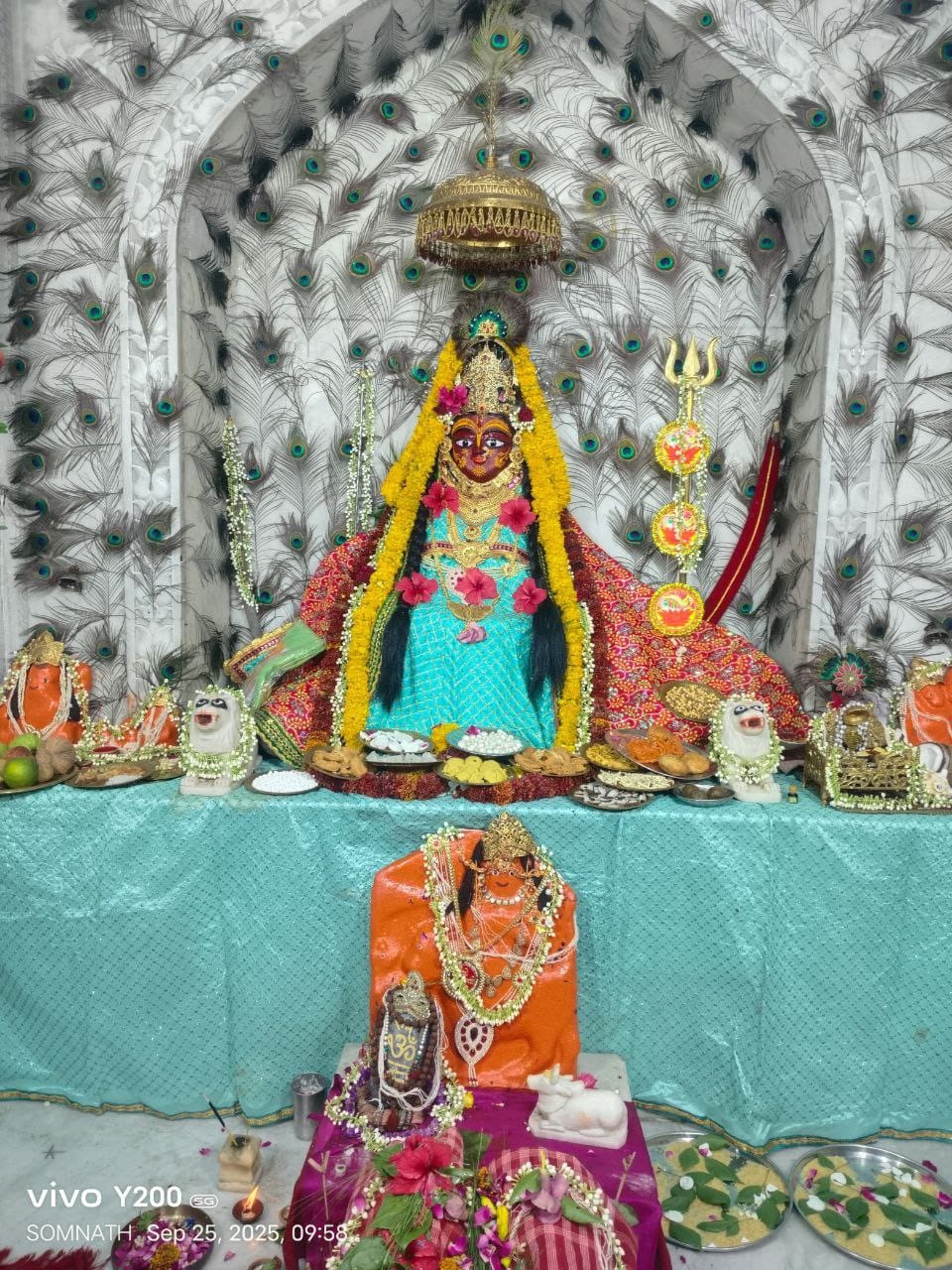 पंचम नवरात्र को स्कंद माता की आराधना में लीन रहे श्रद्धालु पंचम नवरात्र को स्कंद माता की आराधना में लीन रहे श्रद्धालु