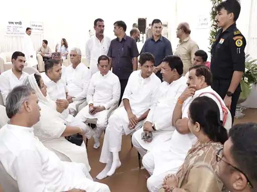 कैबिन मंत्री के निवास पहुंचे कांग्रेस नेता और सांसद दीपेंद्र हुड्डा कैबिन मंत्री के निवास पहुंचे कांग्रेस नेता और सांसद दीपेंद्र हुड्डा