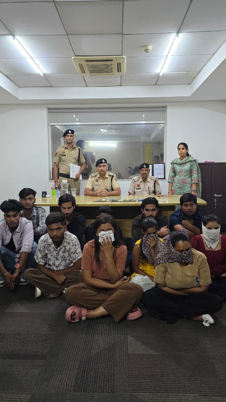 फोटो : फर्जी विज्ञापन के जरिए नकली सेक्सवर्धक दवाईयां बेचने वाले आरोपी पुलिस गिरफ्त में