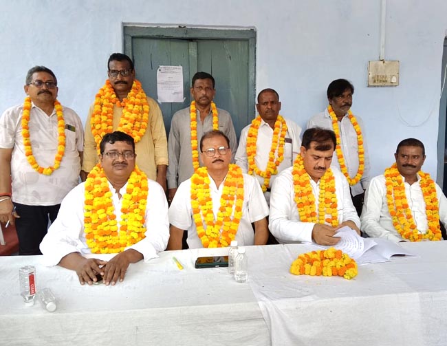 नवनिर्वाचित पदाधिकारी नवनिर्वाचित पदाधिकारी