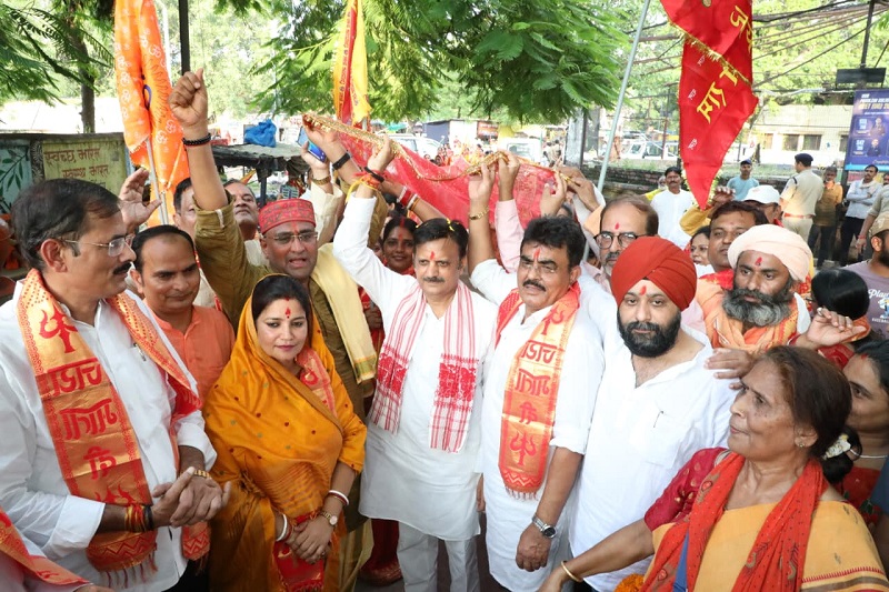 चुनरी यात्रा में हुए शामिल चुनरी यात्रा में हुए शामिल