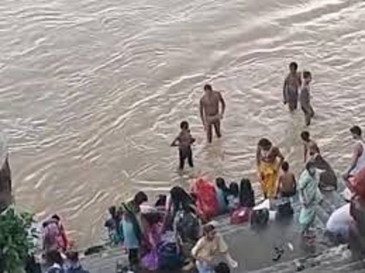 बुधनी में नर्मदा घाट पर नहाने के दौरान तीन युवक डूबे बुधनी में नर्मदा घाट पर नहाने के दौरान तीन युवक डूबे