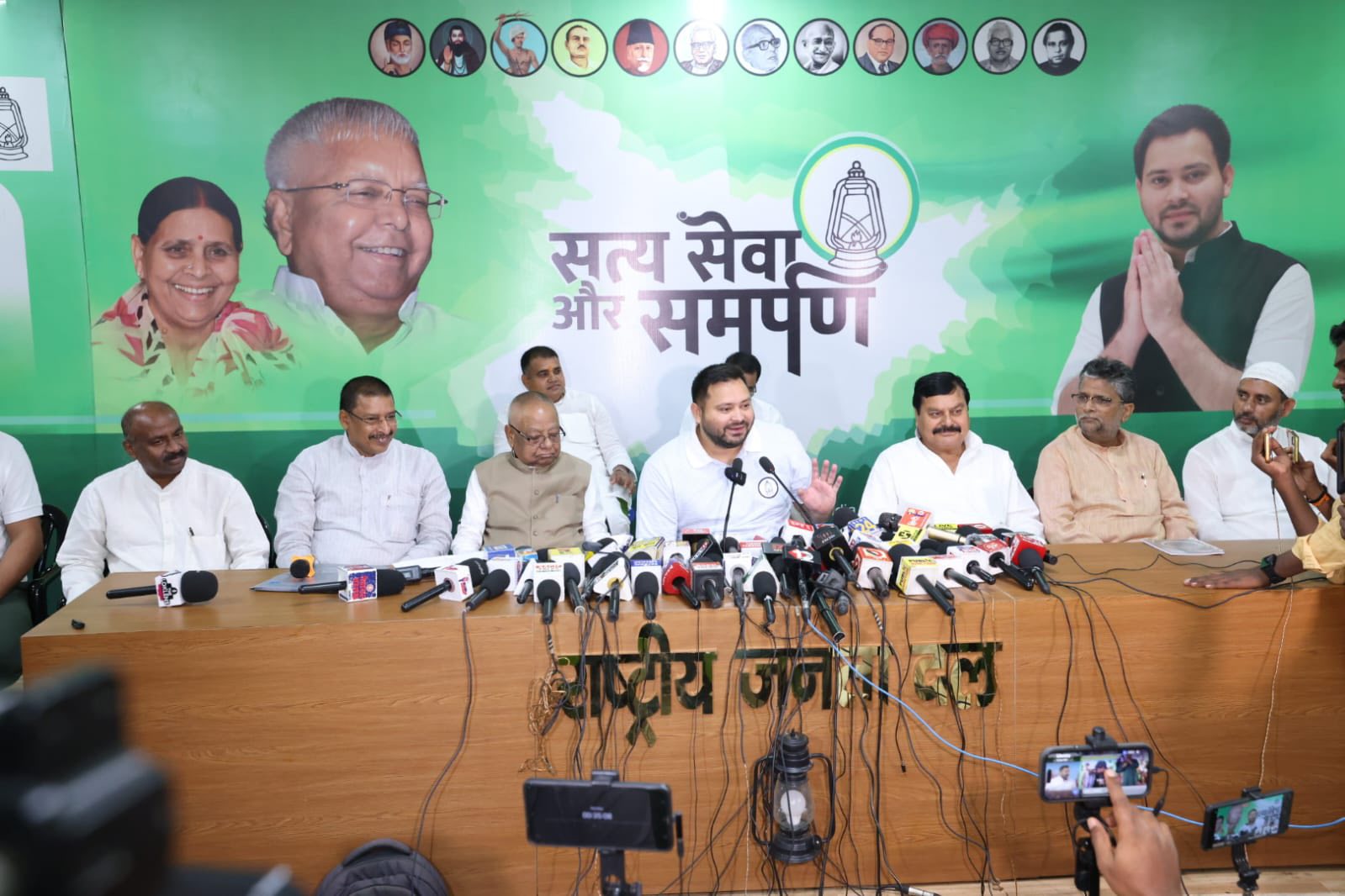 भ्रष्टाचार के धृतराष्ट्र बने हुए हैं नीतीश कुमार: तेजस्वी यादव भ्रष्टाचार के धृतराष्ट्र बने हुए हैं नीतीश कुमार: तेजस्वी यादव