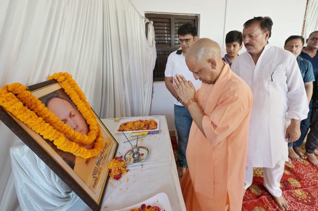 सीएम योगी ने दी दिग्विजय सिंह को श्रद्धांजलि* सीएम योगी ने दी दिग्विजय सिंह को श्रद्धांजलि*