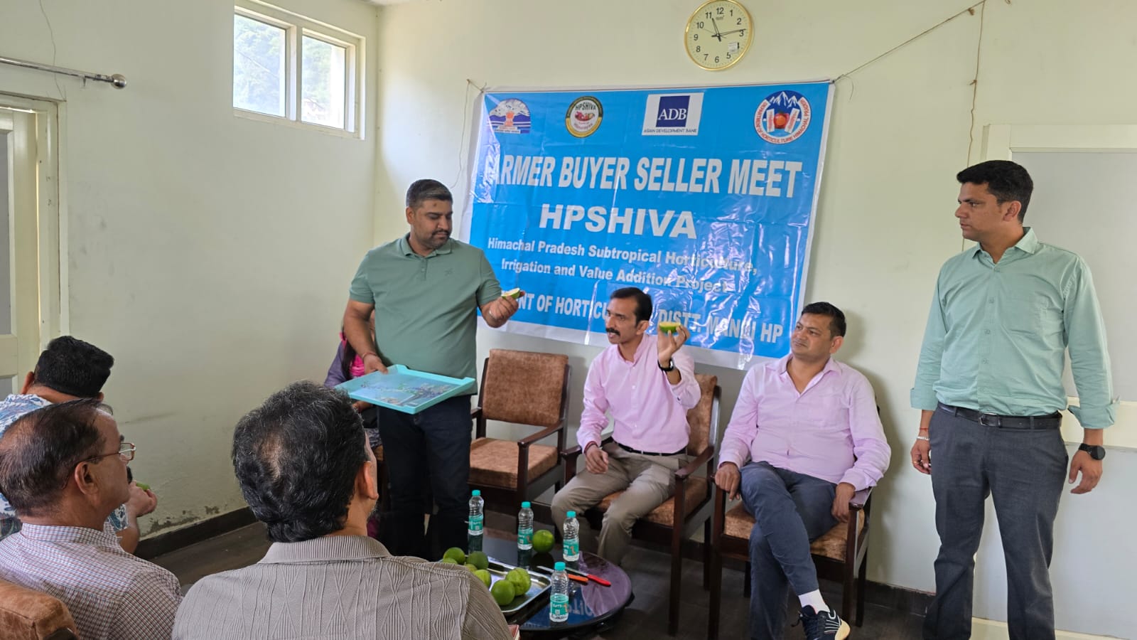 खरीदार-विक्रेता मिलन समारोह के दौरान। खरीदार-विक्रेता मिलन समारोह के दौरान।