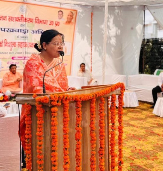विकास भवन परिसर में सेवा पखवाड़ा में रविवार को दिव्यांगजनों को दैनिक जीवन में उपयोग होने वाले उपकरण बांटने के समारोह को संबोधित करती जिला पंचायत अध्यक्ष डॉ शेफाली सिंह चौहान। विकास भवन परिसर में सेवा पखवाड़ा में रविवार को दिव्यांगजनों को दैनिक जीवन में उपयोग होने वाले उपकरण बांटने के समारोह को संबोधित करती जिला पंचायत अध्यक्ष डॉ शेफाली सिंह चौहान।