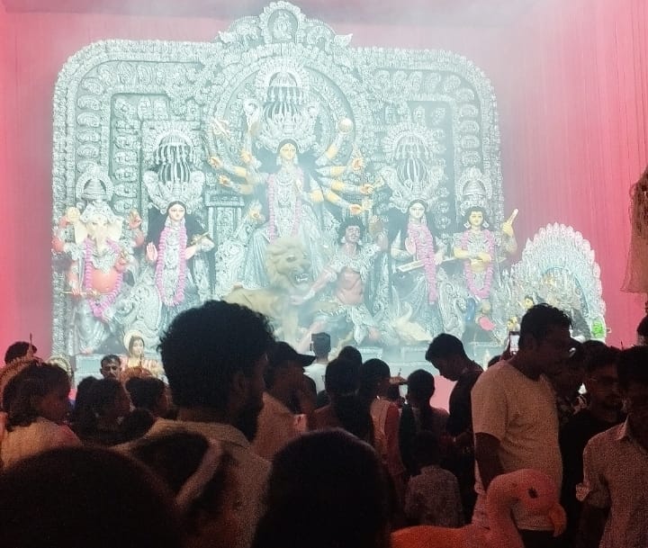 पांडु आज़ाद हिंद क्लब में दुर्गा पूजा : नारी