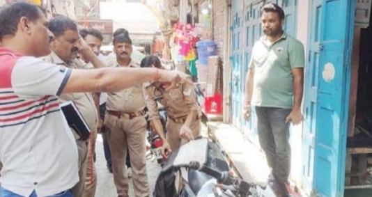 घटना की जानकारी देते हुए कारोबारी