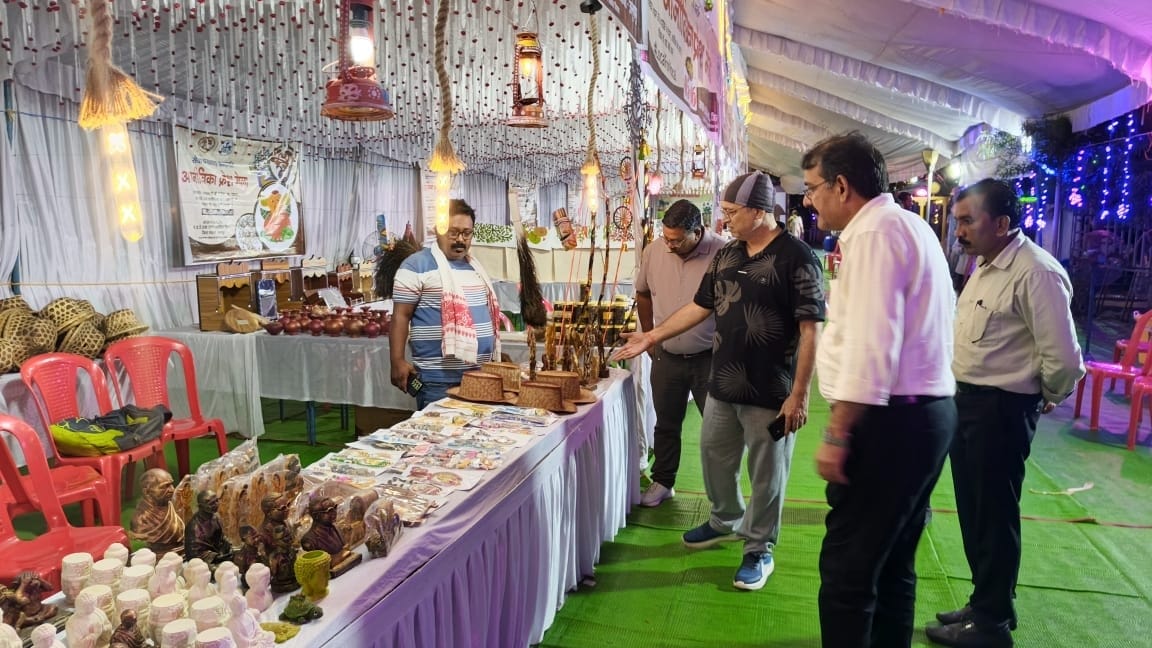 आजीविका फ्रेश मेला के शुभारंभ में अपर कलेक्टर दिलीप पांडेय आजीविका फ्रेश मेला के शुभारंभ में अपर कलेक्टर दिलीप पांडेय
