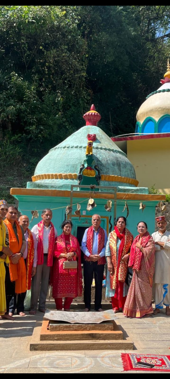 देव बूढ़ा बिंगल मंदिर में धर्मसंघ के पदाधिकारी।