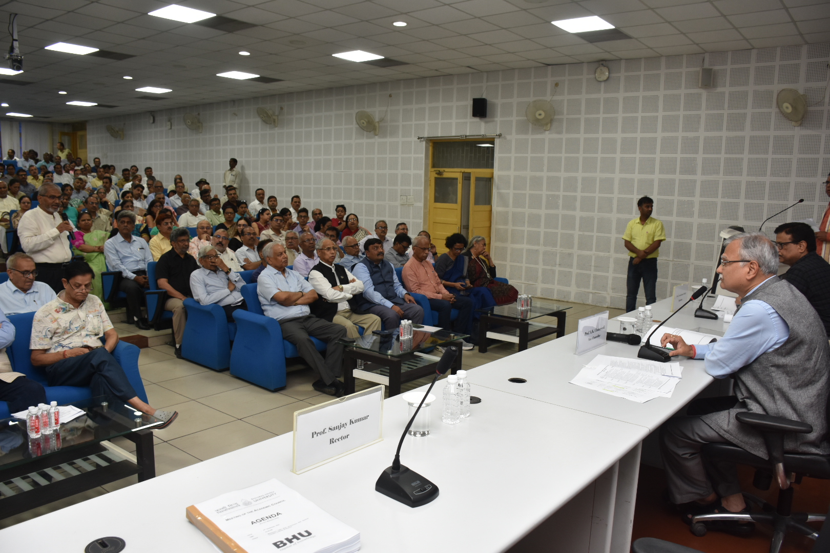 विद्वत परिषद की बैठक विद्वत परिषद की बैठक