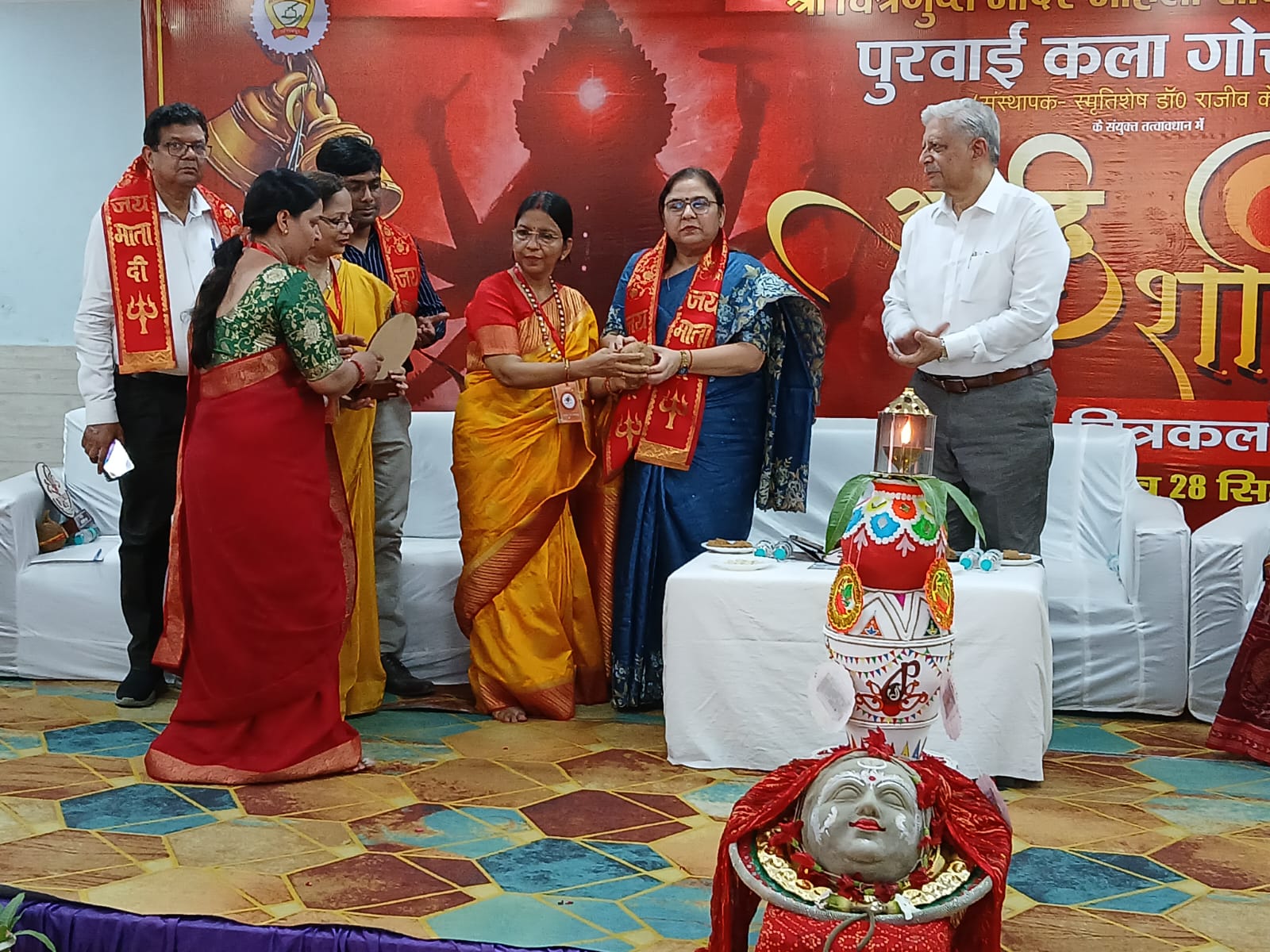 पुरवाई कला एवं श्रीचित्रगुप्त महिला समिति की ओर से हुआ प्रदर्शनी का शुभारंभ* पुरवाई कला एवं श्रीचित्रगुप्त महिला समिति की ओर से हुआ प्रदर्शनी का शुभारंभ*
