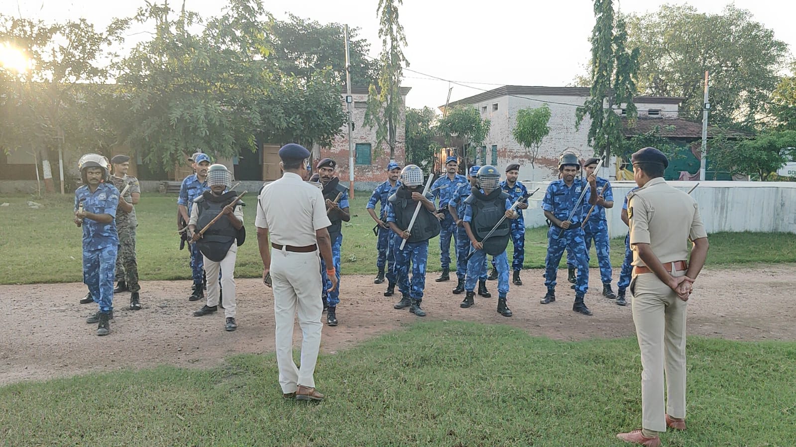 सारण पुलिस द्वारा सुरक्षा व्यवस्था बनाये रखने हेतु किया गया विशेष प्रशिक्षण एवं मॉक ड्रिल सारण पुलिस द्वारा सुरक्षा व्यवस्था बनाये रखने हेतु किया गया विशेष प्रशिक्षण एवं मॉक ड्रिल