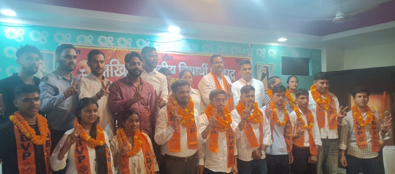 परिषद के विजेता छात्र।
