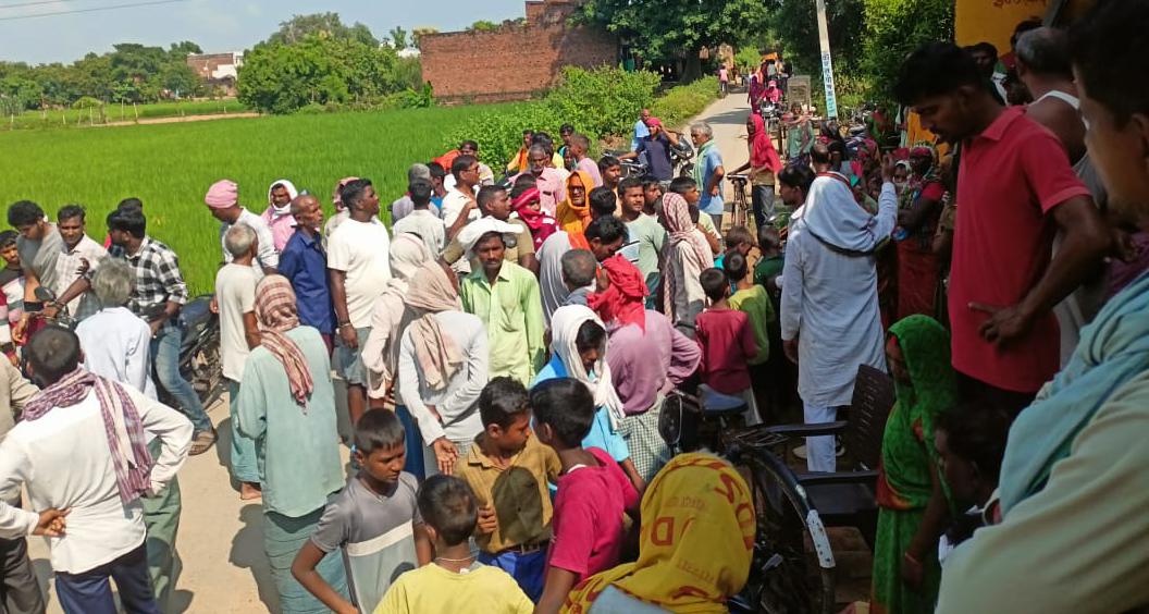 चिकित्सा के खिलाफ ग्रामीणों का हंगामा चिकित्सा के खिलाफ ग्रामीणों का हंगामा