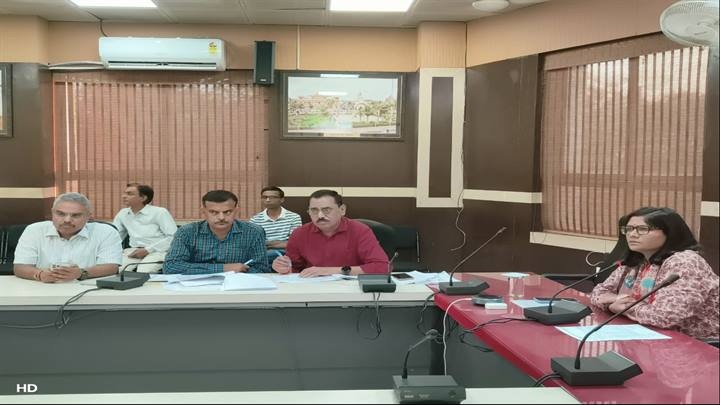 ग्वालियरः कलेक्टर ने की नगर निगम सहित जिले के नगरीय निकायों के विकास कार्यों की समीक्षा ग्वालियरः कलेक्टर ने की नगर निगम सहित जिले के नगरीय निकायों के विकास कार्यों की समीक्षा