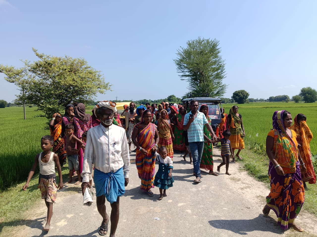 अररिया फोटो:मौके पर जमा भीड़