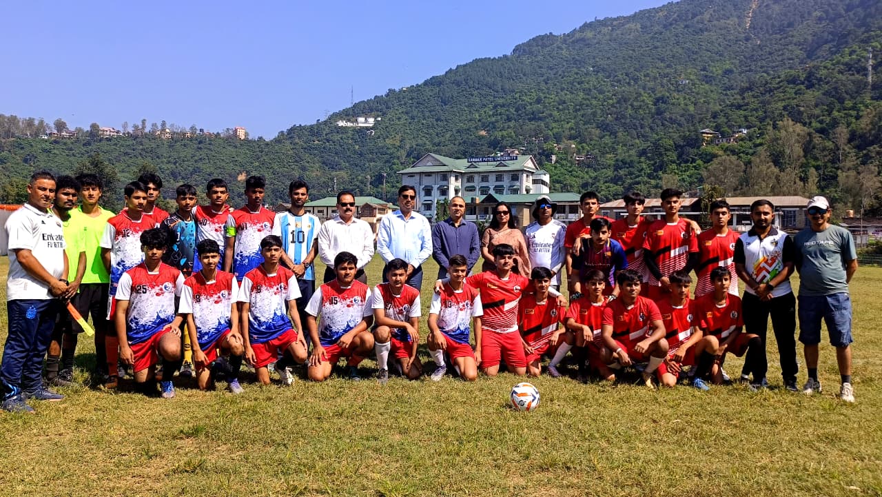 स्टेट लेवल फुटबॉल टूर्नामेंट का शुभारंभ अवसर पर। स्टेट लेवल फुटबॉल टूर्नामेंट का शुभारंभ अवसर पर।