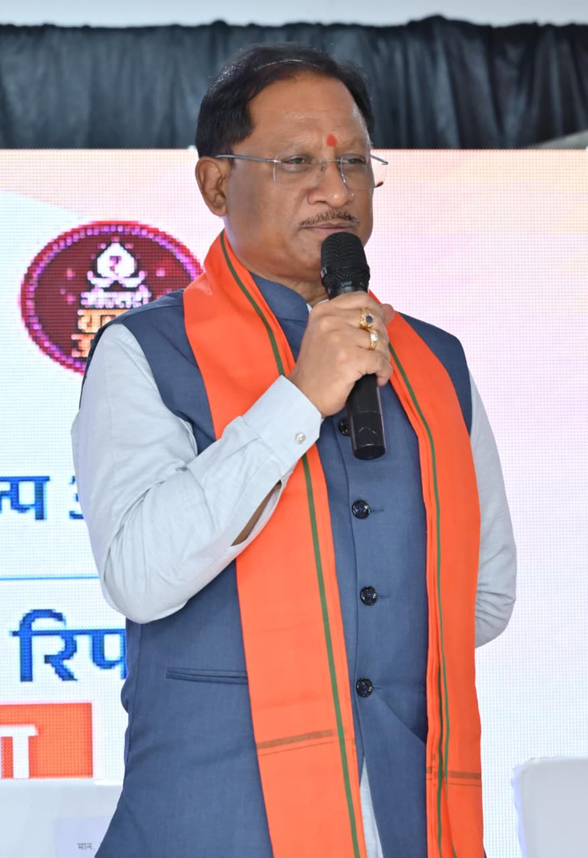 मुख्यमंत्री साय उपस्थित गणमान्य नागरिकाें काे संबाेधित करते मुख्यमंत्री साय उपस्थित गणमान्य नागरिकाें काे संबाेधित करते
