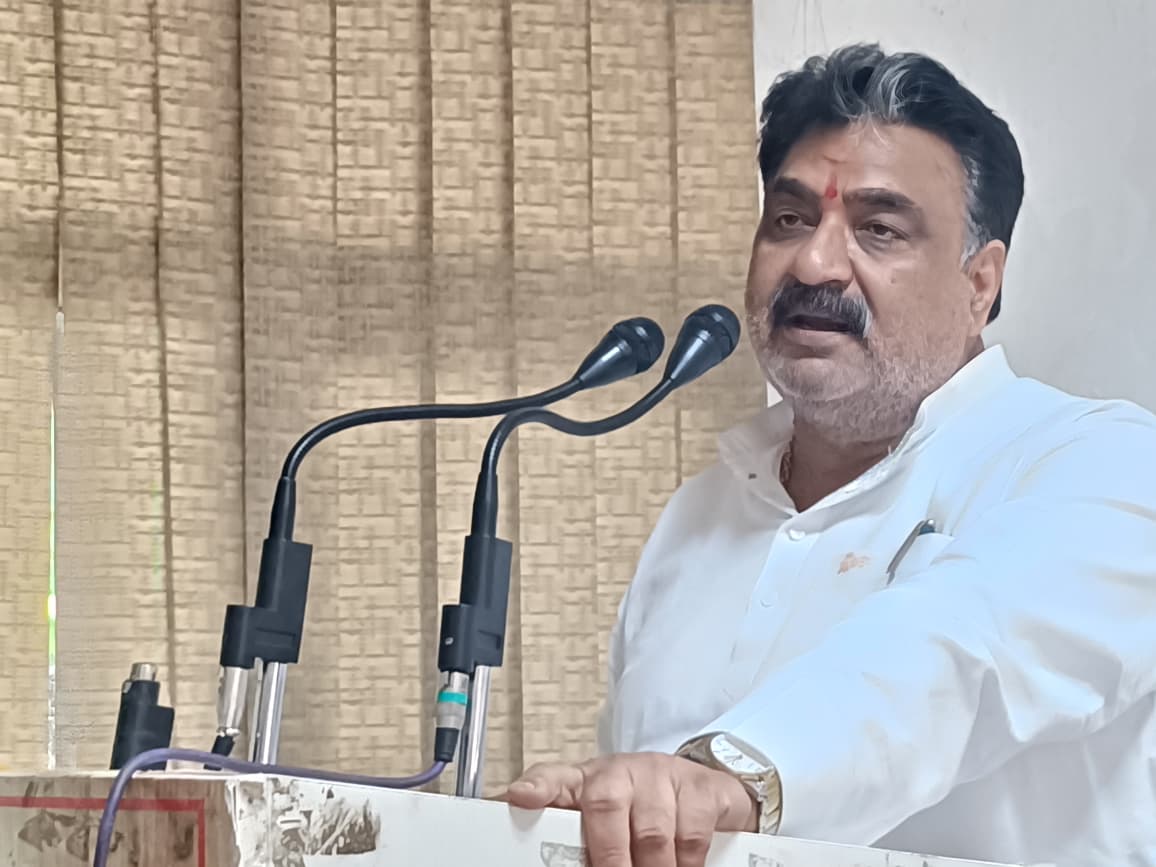 कार्यक्रम को संबोधित करते हुए डिप्टी स्पीकर डा. कृष्ण मिड्ढा। कार्यक्रम को संबोधित करते हुए डिप्टी स्पीकर डा. कृष्ण मिड्ढा।