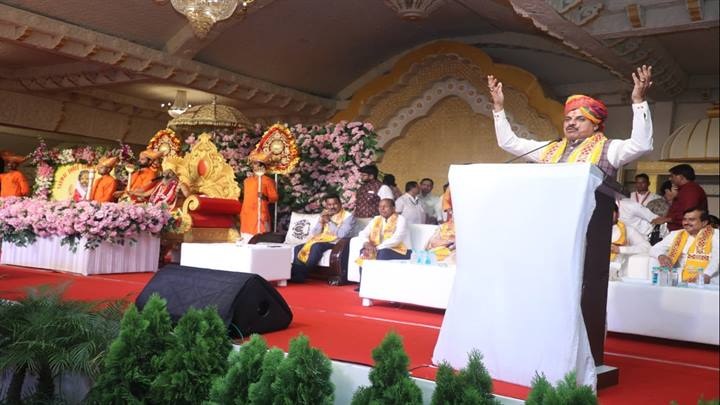 इंदौर के वीआईपी परस्पर नगर स्थित नवरात्र महोत्सव में शामिल हुए मुख्यमंत्री डॉ. यादव